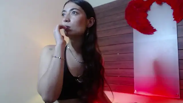 Lizzie Collin online show from November 2025 02:18:02 PM