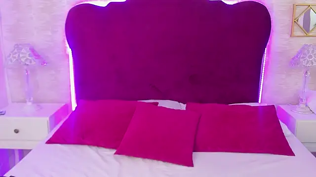 Snapshot of LaylaaDoll chatting on October 2025 06:27:02 PM LaylaaDoll online show from October 2025 06:27:02 PM