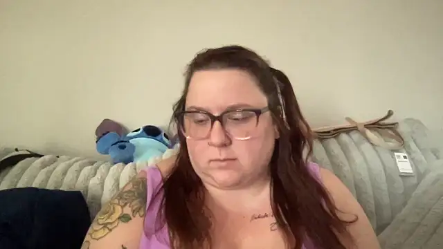Madamfrizz online show from September 2025 07:35:01 PM