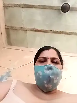 Snapshot of Love-890 chatting on October 2025 04:32:01 AM Love-890 online show from October 2025 04:32:01 AM