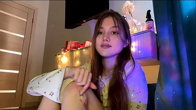 CutieAIice online show from September 2025 01:58:01 PM