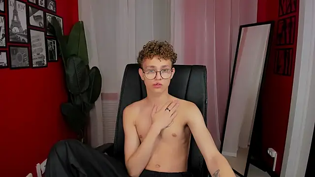 Snapshot of NathanCurl chatting on October 2025 11:21:02 AM NathanCurl online show from October 2025 11:21:02 AM