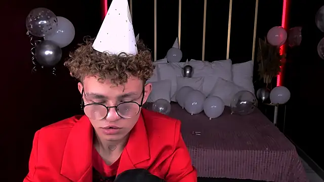 Snapshot of NathanCurl chatting on October 2025 07:31:02 AM NathanCurl online show from October 2025 07:31:02 AM