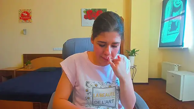 Joannia online show from September 2025 07:13:02 AM