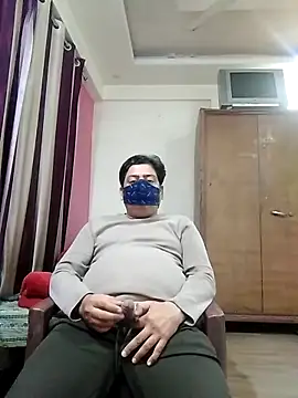 Snapshot of Love40777 chatting on December 2025 06:01:02 PM Love40777 online show from December 2025 06:01:02 PM