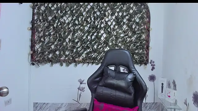 Luna021 1 online show from October 2025 06:43:01 PM