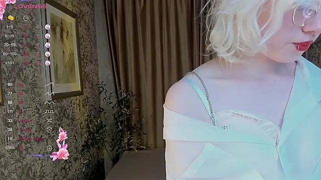 AlettaEve online show from October 2025 03:10:02 PM