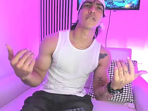 Snapshot of toji_luxxer chatting on September 2025 10:22:02 PM toji luxxer online show from September 2025 10:22:02 PM