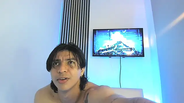 Snapshot of toji_luxxer chatting on September 2025 06:07:02 AM toji luxxer online show from September 2025 06:07:02 AM