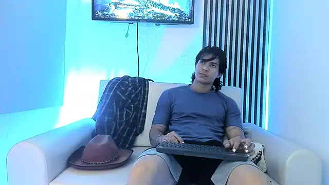 Snapshot of toji_luxxer chatting on October 2025 01:49:02 AM toji luxxer online show from October 2025 01:49:02 AM