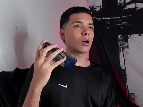 Avaggi online show from October 2025 10:32:01 PM