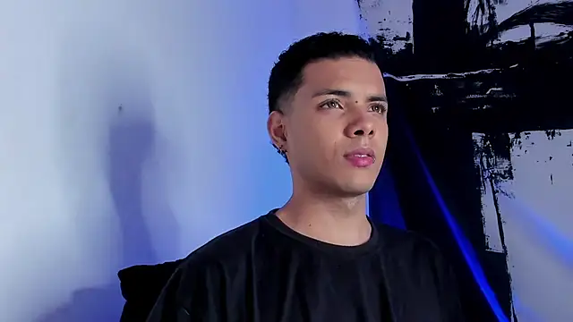 Avaggi online show from October 2025 10:54:02 PM