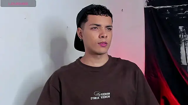 Avaggi online show from November 2025 11:29:01 PM