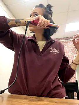 Snapshot of EmmaStarkk chatting on November 2025 04:12:01 AM EmmaStarkk online show from November 2025 04:12:01 AM