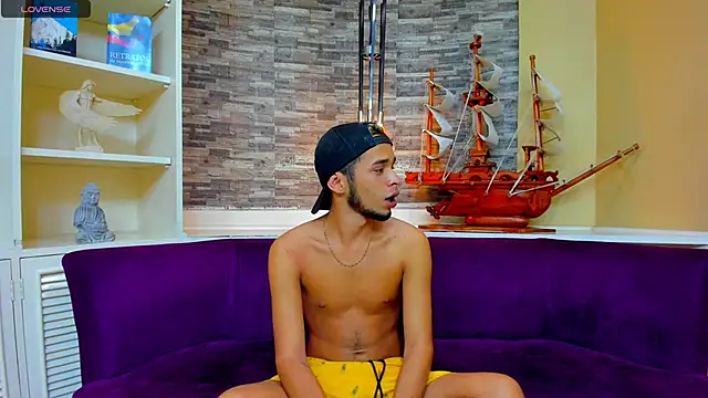 Juicy Creww online show from September 2025 09:57:01 AM