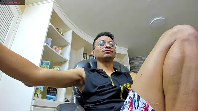 Juicy Creww online show from October 2025 09:08:01 AM