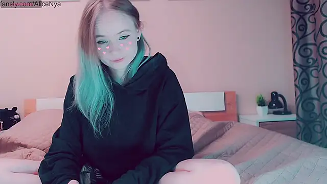 AliceNya cute online show from October 2025 04:00:01 AM