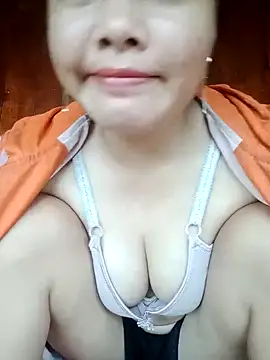 Snapshot of emilyzz chatting on November 2025 02:03:02 AM emilyzz online show from November 2025 02:03:02 AM