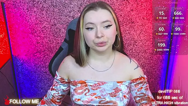 Snapshot of CarolinaReaperr chatting on November 2025 10:47:01 AM CarolinaReaperr online show from November 2025 10:47:01 AM