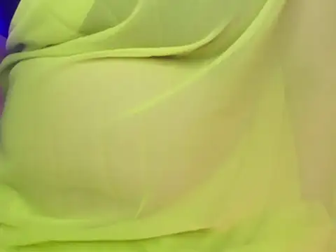 Snapshot of _Ameera_ chatting on October 2025 03:01:01 PM Ameera online show from October 2025 03:01:01 PM