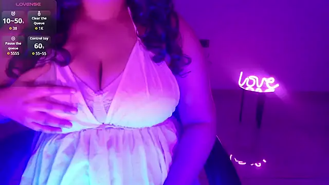 Snapshot of _Ameera_ chatting on November 2025 03:50:01 PM Ameera online show from November 2025 03:50:01 PM