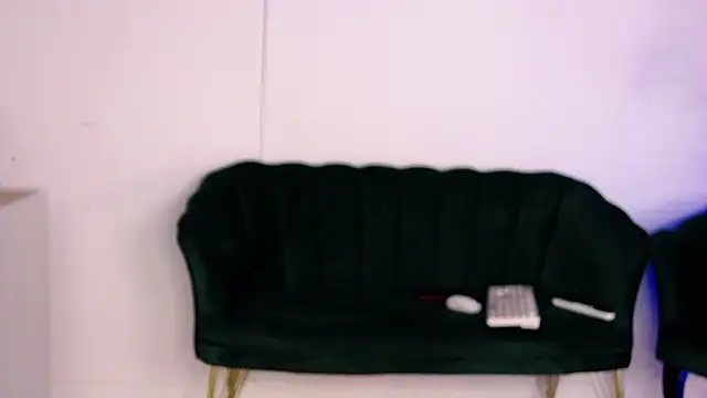 Snapshot of AmiraRees chatting on October 2025 06:44:01 AM AmiraRees online show from October 2025 06:44:01 AM