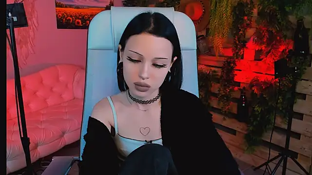 MiaCain online show from September 2025 12:17:02 PM