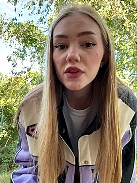 Snapshot of MilaMoone chatting on September 2025 10:09:01 AM MilaMoone online show from September 2025 10:09:01 AM