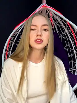 Snapshot of MilaMoone chatting on October 2025 10:02:02 AM MilaMoone online show from October 2025 10:02:02 AM