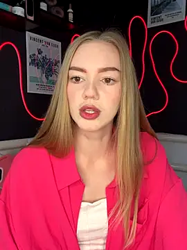 Snapshot of MilaMoone chatting on October 2025 10:37:02 AM MilaMoone online show from October 2025 10:37:02 AM