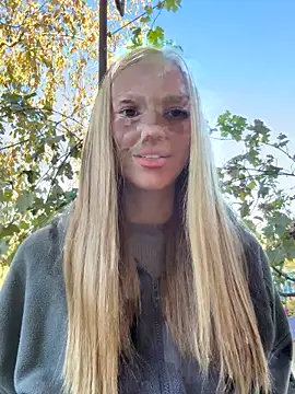 Snapshot of MilaMoone chatting on October 2025 11:57:02 AM MilaMoone online show from October 2025 11:57:02 AM