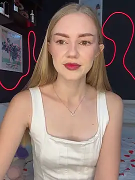 Snapshot of MilaMoone chatting on October 2025 11:33:02 AM MilaMoone online show from October 2025 11:33:02 AM