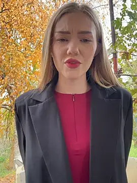 Snapshot of MilaMoone chatting on October 2025 11:06:02 AM MilaMoone online show from October 2025 11:06:02 AM