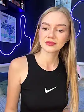 Snapshot of MilaMoone chatting on October 2025 10:39:02 AM MilaMoone online show from October 2025 10:39:02 AM