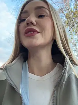 Snapshot of MilaMoone chatting on October 2025 01:56:02 PM MilaMoone online show from October 2025 01:56:02 PM