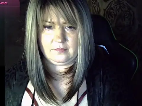 Snapshot of YuliiaSan chatting on November 2025 04:28:01 PM YuliiaSan online show from November 2025 04:28:01 PM