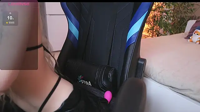 Snapshot of kissy_kissi chatting on October 2025 08:37:02 AM kissy kissi online show from October 2025 08:37:02 AM