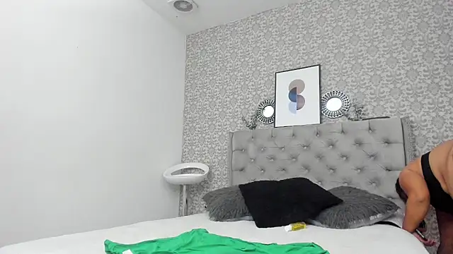 Hanna Marshall  online show from September 2025 11:24:02 AM