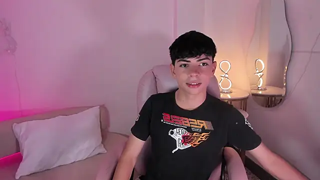 Snapshot of Peter_chase chatting on September 2025 07:28:02 PM Peter chase online show from September 2025 07:28:02 PM