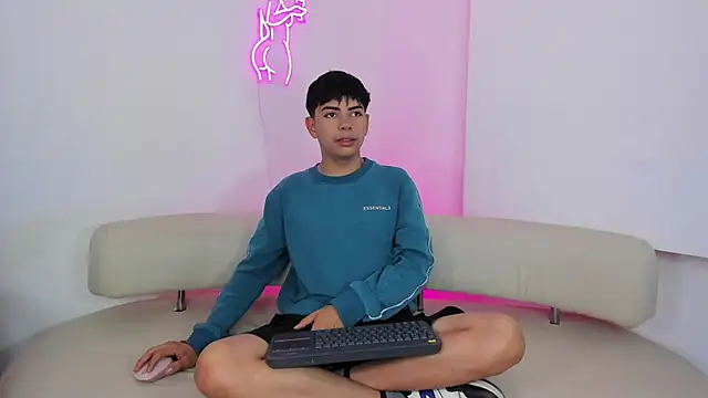 Snapshot of Peter_chase chatting on October 2025 06:50:02 PM Peter chase online show from October 2025 06:50:02 PM