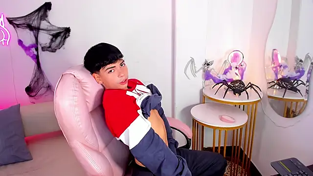 Snapshot of Peter_chase chatting on October 2025 06:30:01 PM Peter chase online show from October 2025 06:30:01 PM