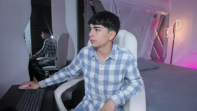 Snapshot of Peter_chase chatting on November 2025 01:12:02 PM Peter chase online show from November 2025 01:12:02 PM