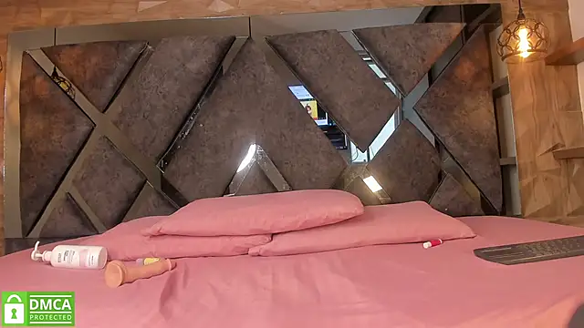 Snapshot of Scarlet__Jones_ chatting on November 2025 08:31:01 PM Scarlet Jones online show from November 2025 08:31:01 PM