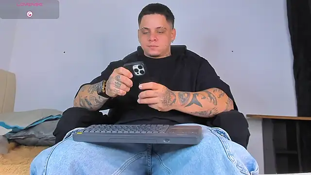 Snapshot of denis_munera chatting on October 2025 09:40:02 AM denis munera online show from October 2025 09:40:02 AM