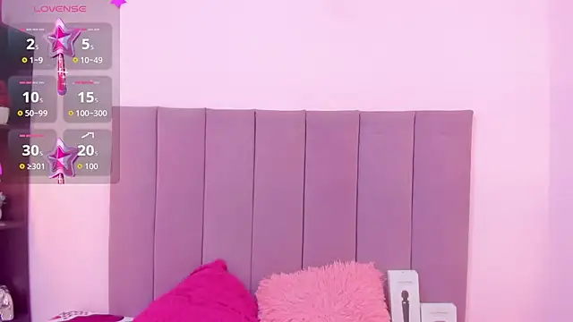 HoollyHendrix online show from October 2025 07:55:02 PM