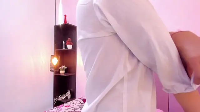 HoollyHendrix online show from October 2025 08:38:01 PM