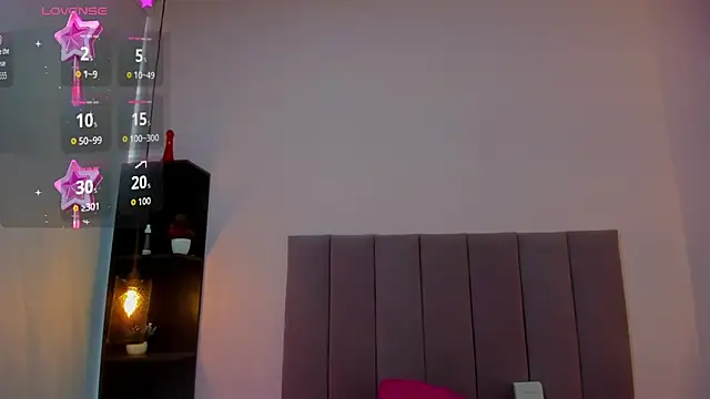 HoollyHendrix online show from October 2025 08:22:02 PM