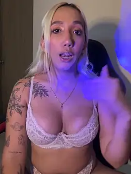 Isa klein online show from October 2025 04:22:01 AM