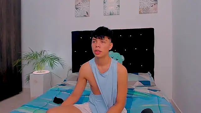 Zacktorres  online show from October 2025 06:17:02 PM