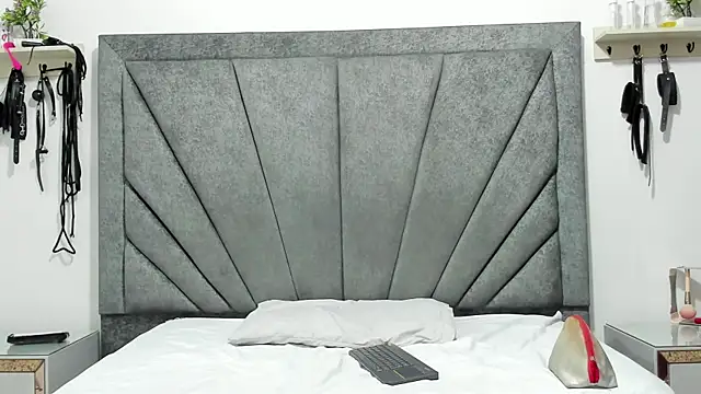 DaphnerANDrogerrr online show from October 2025 12:57:02 PM